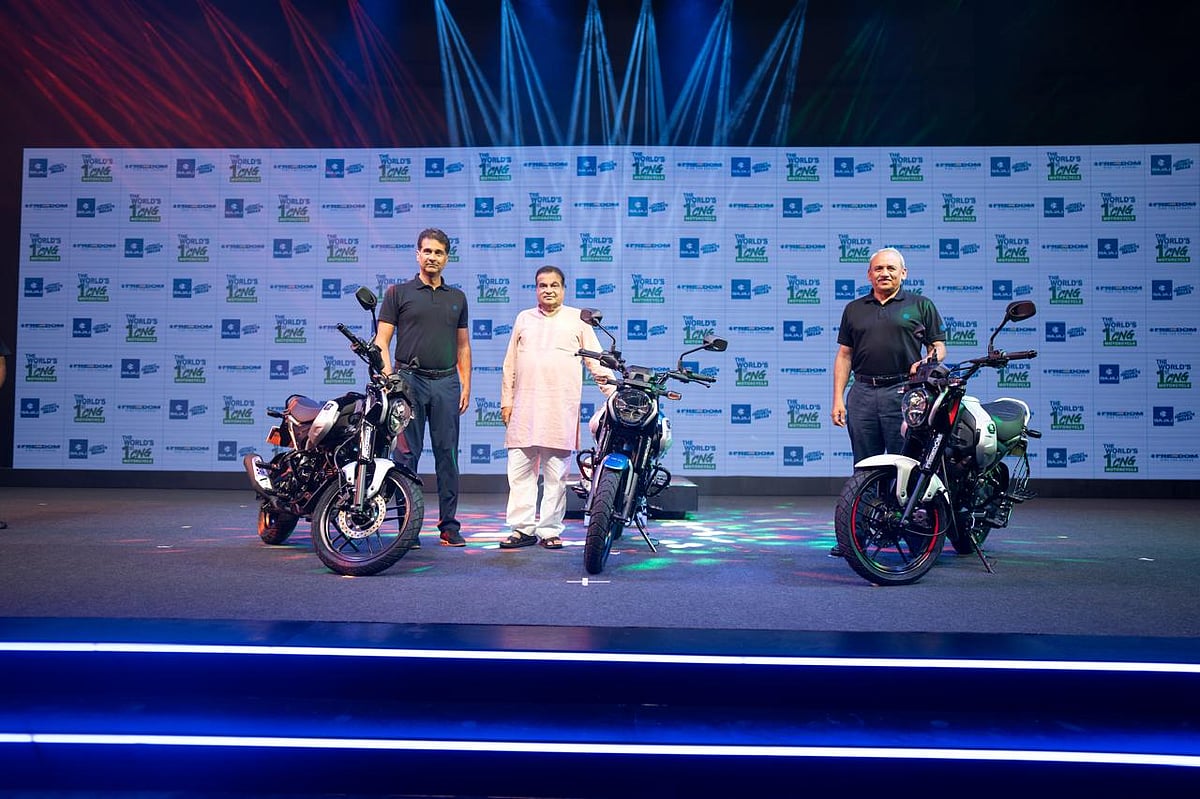 Shri Nitin Gadkari launched Bajaj Freedom CNG Bike